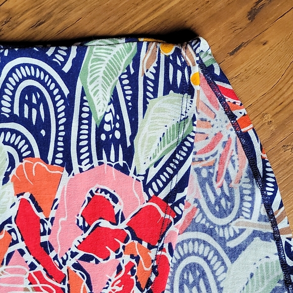 💕 Lularoe XXS Floral Irma Top - Picture 3 of 7